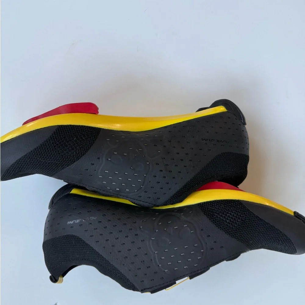 SoulCycle Black Shoes with Yellow Highlights - Picture 3 of 4